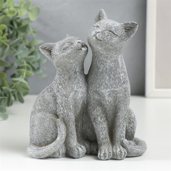 Сувенир "Кот и кошка - умывание" серый 15х8х13 см - фото 34021